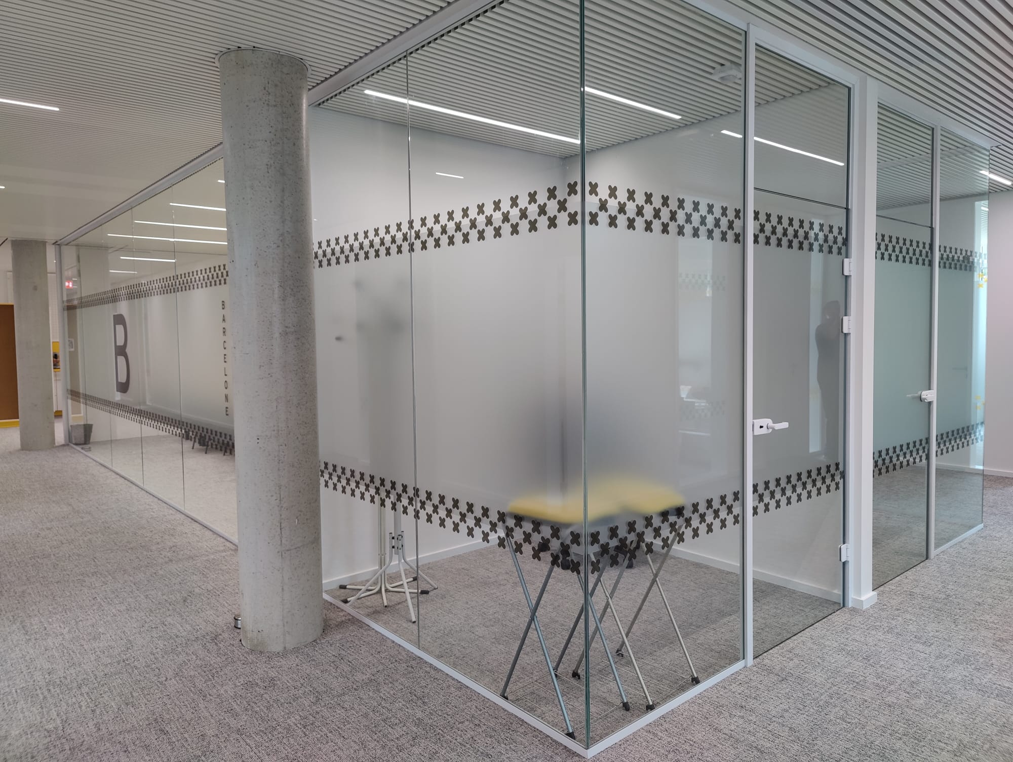 Aménagement bureaux verre sablé